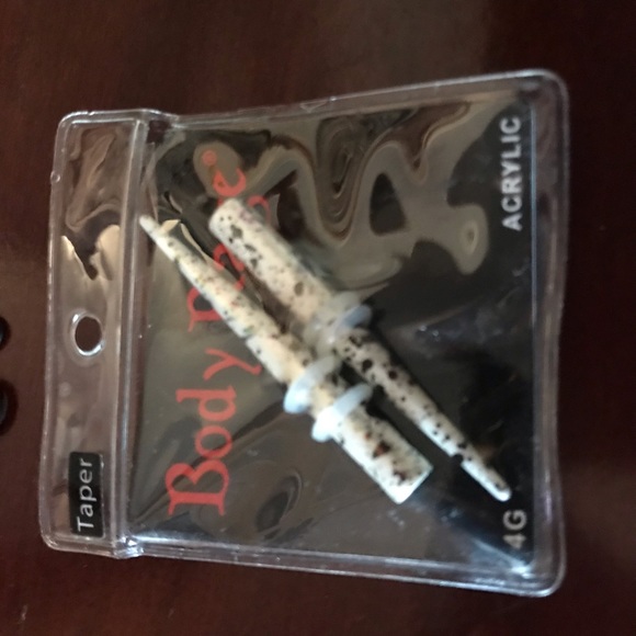 Gages - Picture 3 of 3